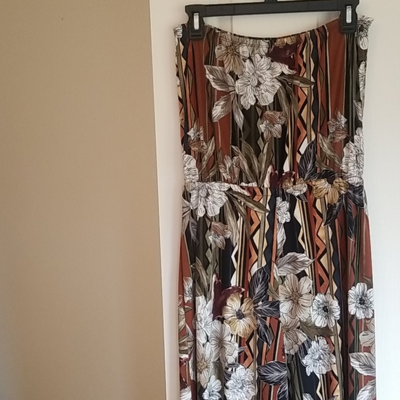 Strapless jumpsuit in jungle flower print - Picture 4 of 5